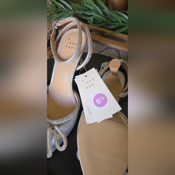 NWT a new day Silver Glitter Bow Pointed Toe Ankle Strap Flats Size 6.5 - Picture 3 of 12